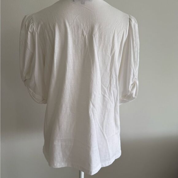Elegant White V-Neck Women's Top - Picture 2 of 3